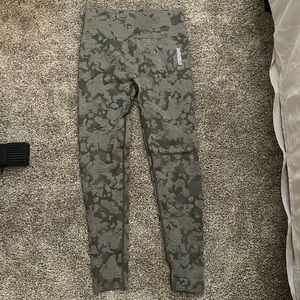 Gymshark Adapt Seamless Camo Leggings size Medium